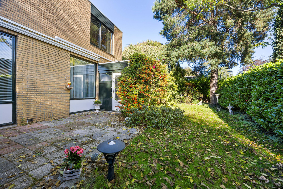 Tussenwoning te koop: Rozentuin 268, Voorburg