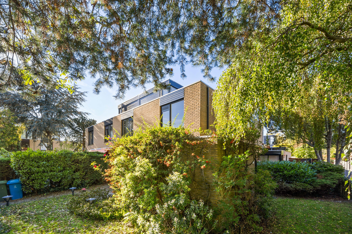 Tussenwoning te koop: Rozentuin 268, Voorburg