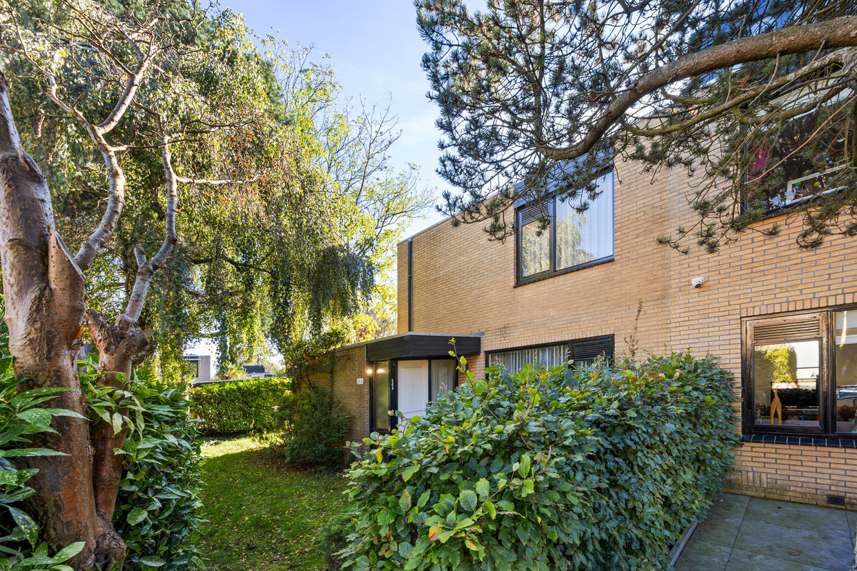 Tussenwoning te koop: Rozentuin 268, Voorburg