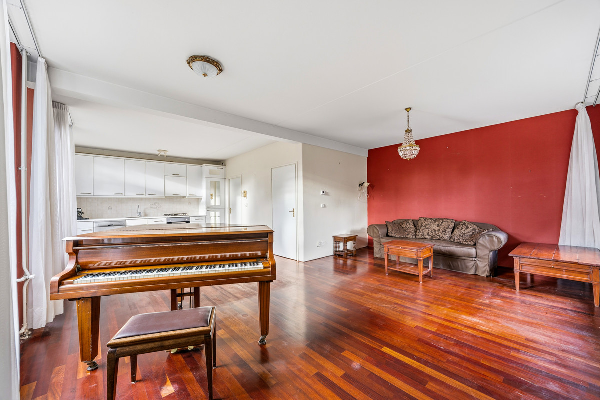 Tussenwoning te koop: Rozentuin 268, Voorburg