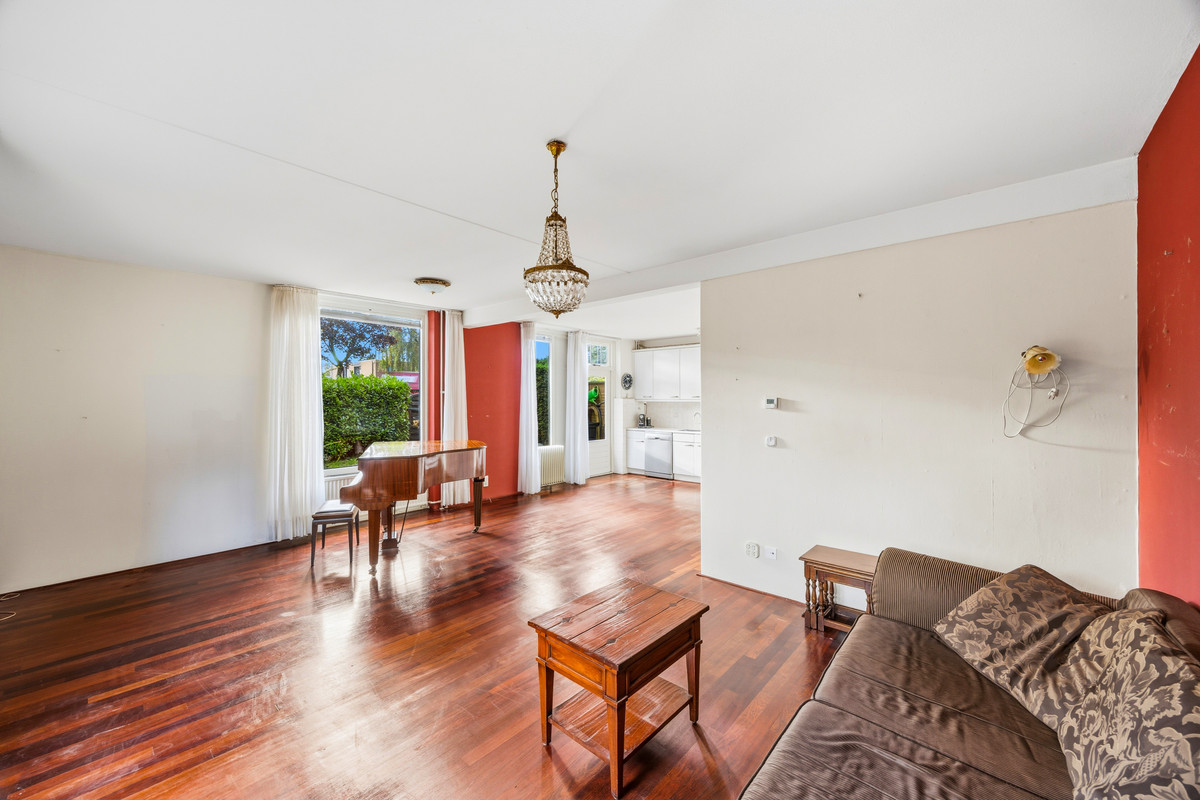 Tussenwoning te koop: Rozentuin 268, Voorburg