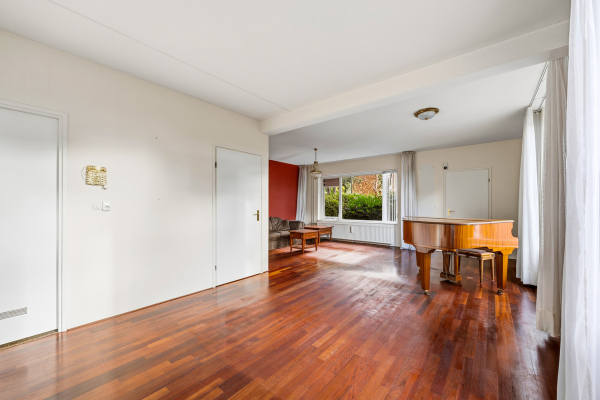 Tussenwoning te koop: Rozentuin 268, Voorburg