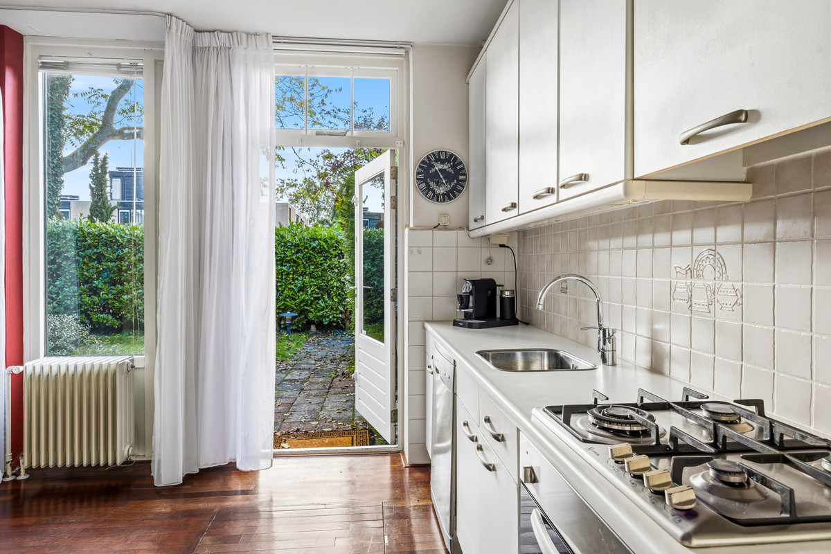 Tussenwoning te koop: Rozentuin 268, Voorburg