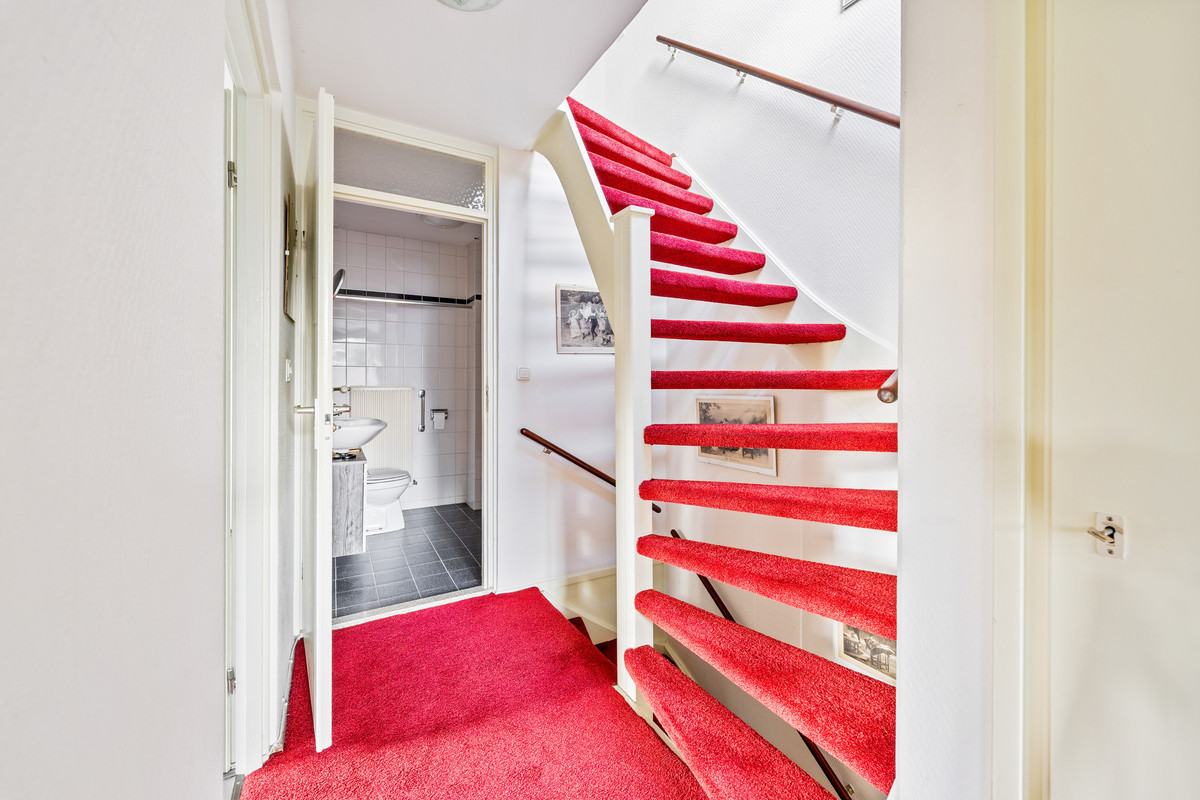 Tussenwoning te koop: Rozentuin 268, Voorburg