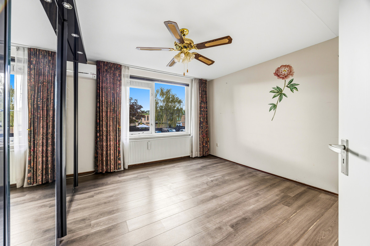 Tussenwoning te koop: Rozentuin 268, Voorburg