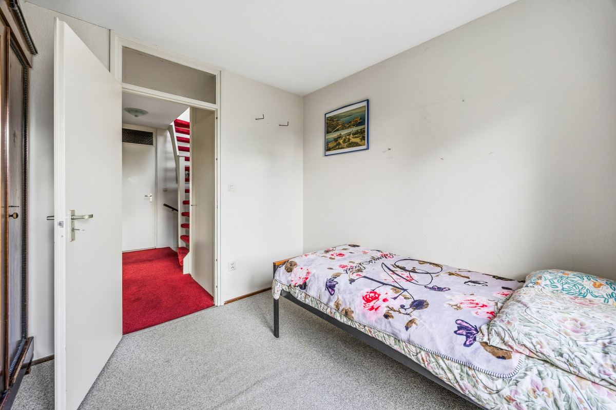 Tussenwoning te koop: Rozentuin 268, Voorburg