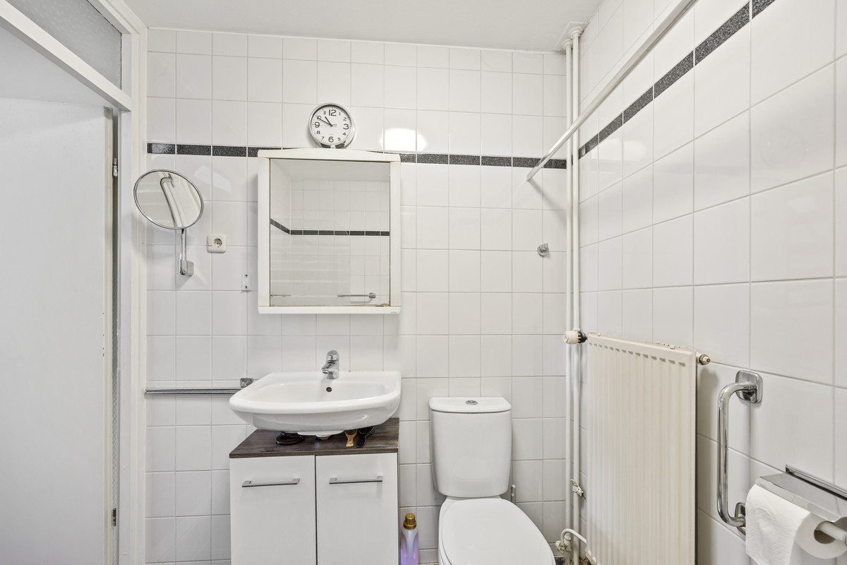 Tussenwoning te koop: Rozentuin 268, Voorburg