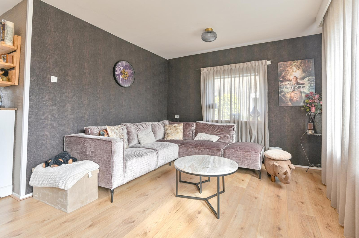 Twee-onder-één-kap te koop: Buizerdlaan 123, Hoogeveen