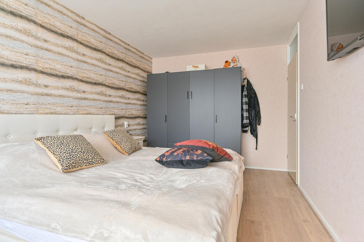 Twee-onder-één-kap te koop: Buizerdlaan 123, Hoogeveen
