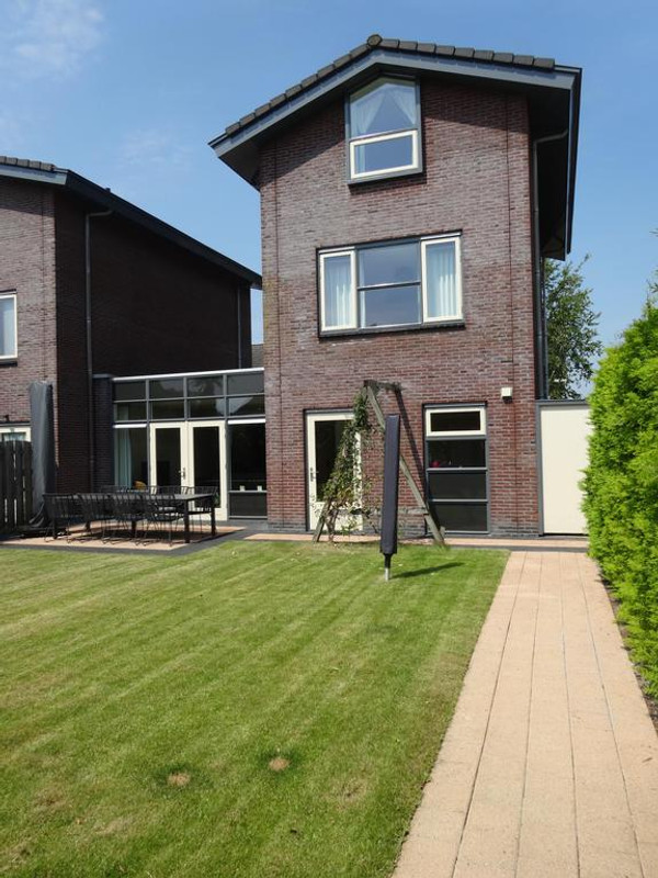 Twee-onder-één-kap te huur: Valkenveld 16, Roden
