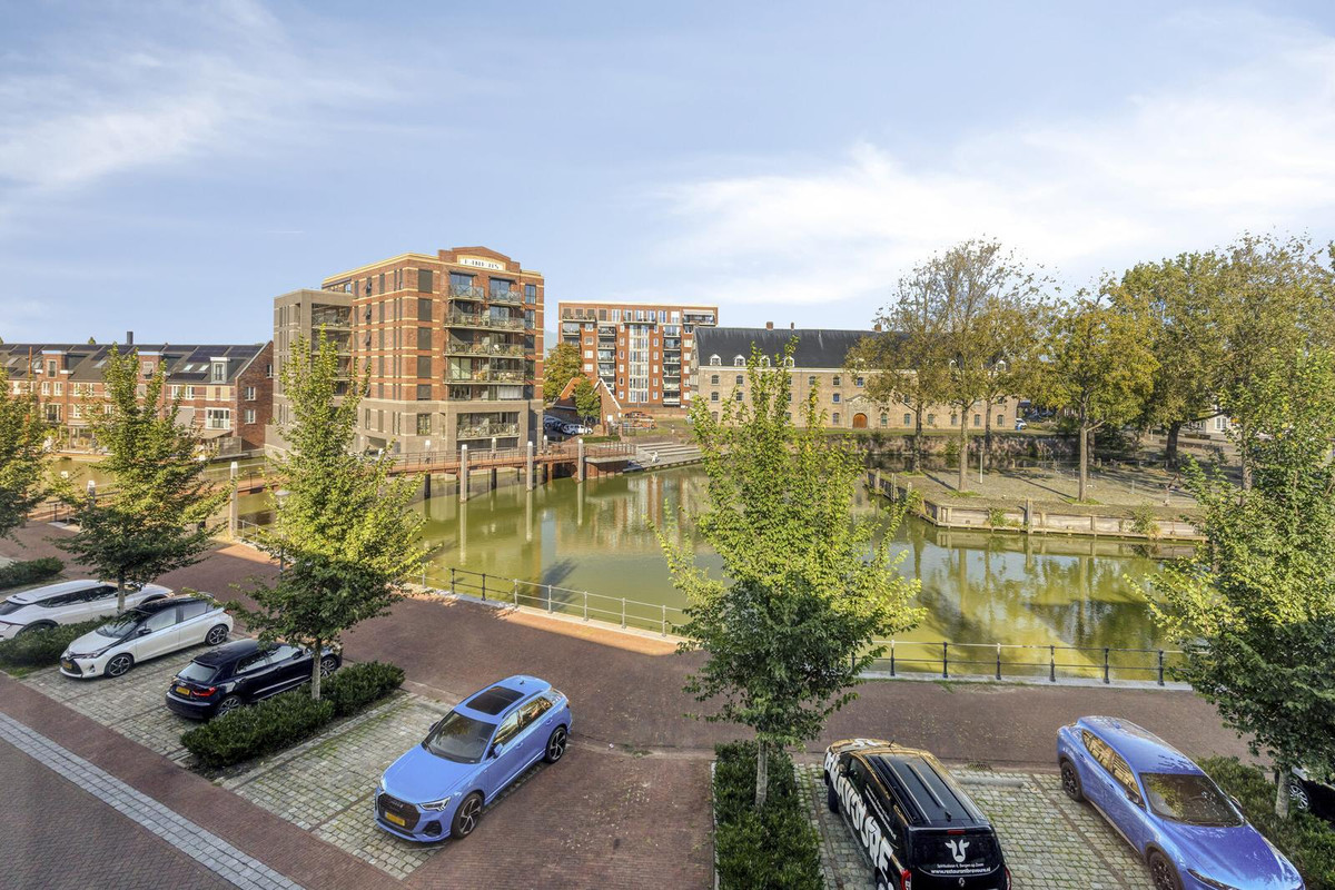 Tussenwoning te koop: Melassekaai 7, Bergen Op Zoom