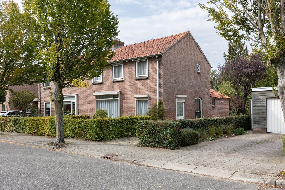 Hoekwoning te koop: Bernhardstraat 15, Groenlo