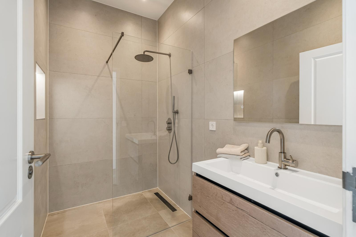 Appartement te koop: Bergweg 330B, Rotterdam