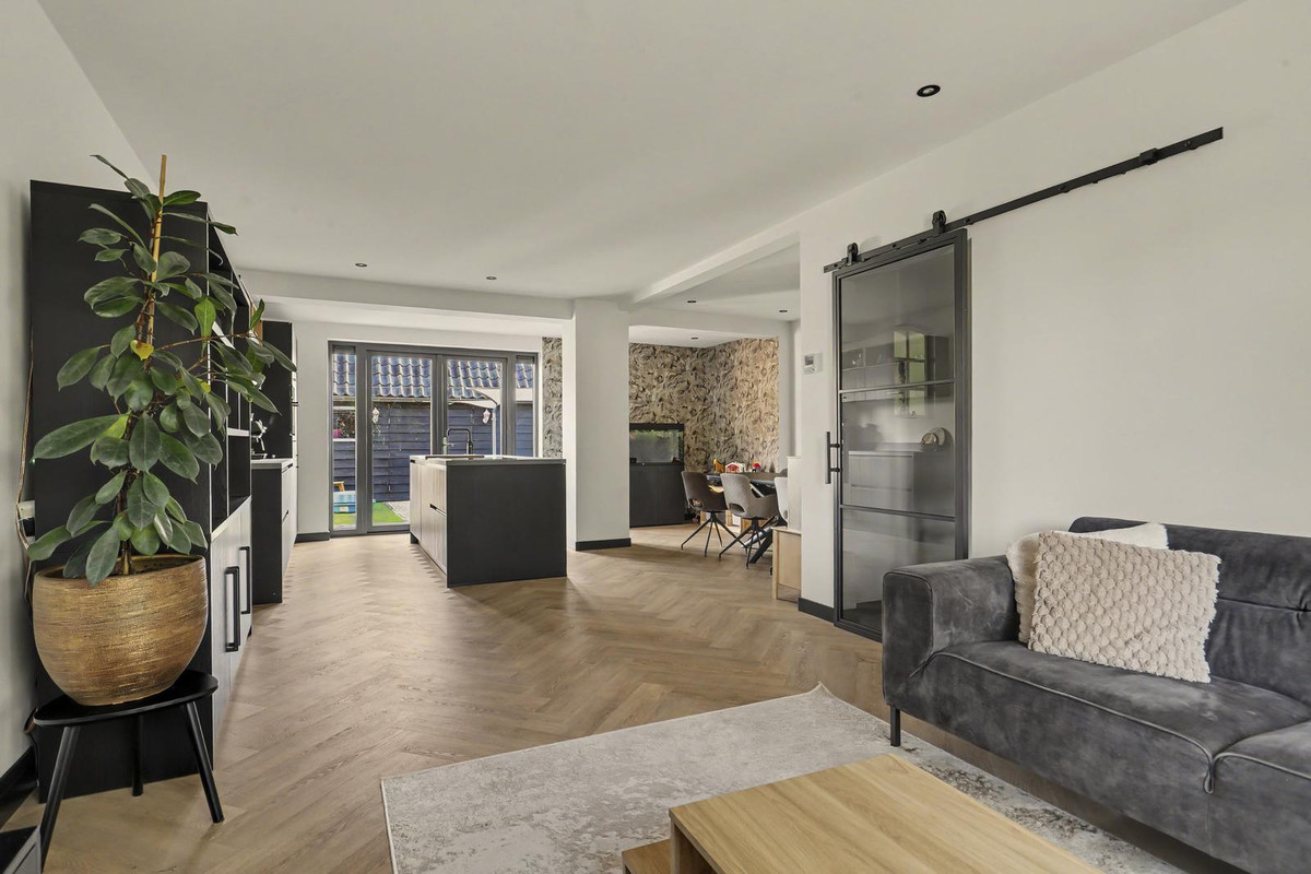 Tussenwoning te koop: Singel 11, Puttershoek
