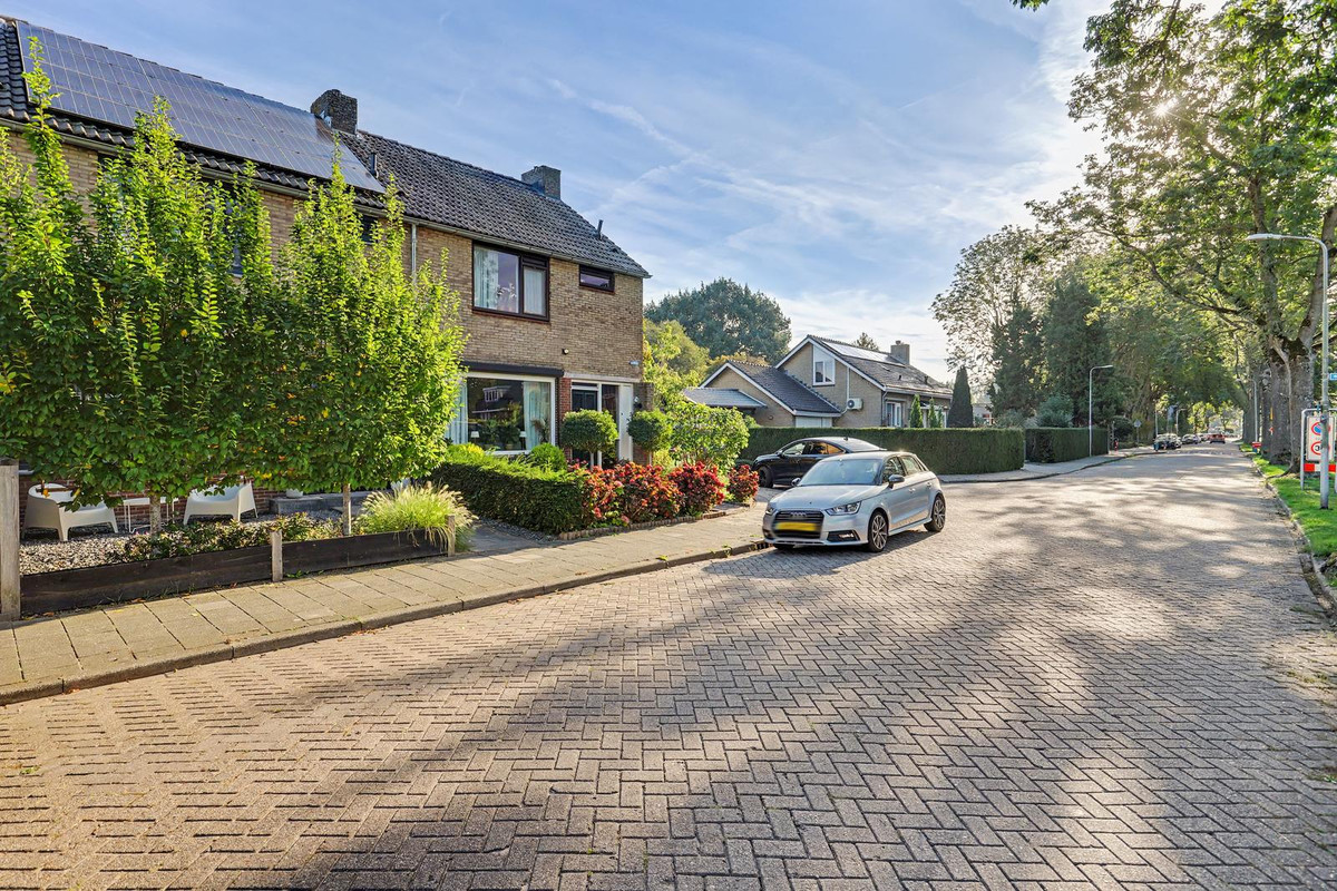 Tussenwoning te koop: Singel 11, Puttershoek