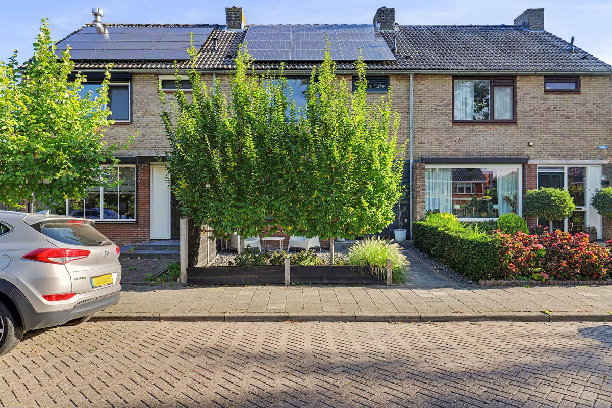 Tussenwoning te koop: Singel 11, Puttershoek