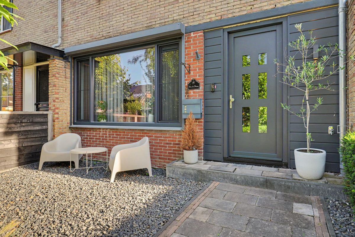 Tussenwoning te koop: Singel 11, Puttershoek