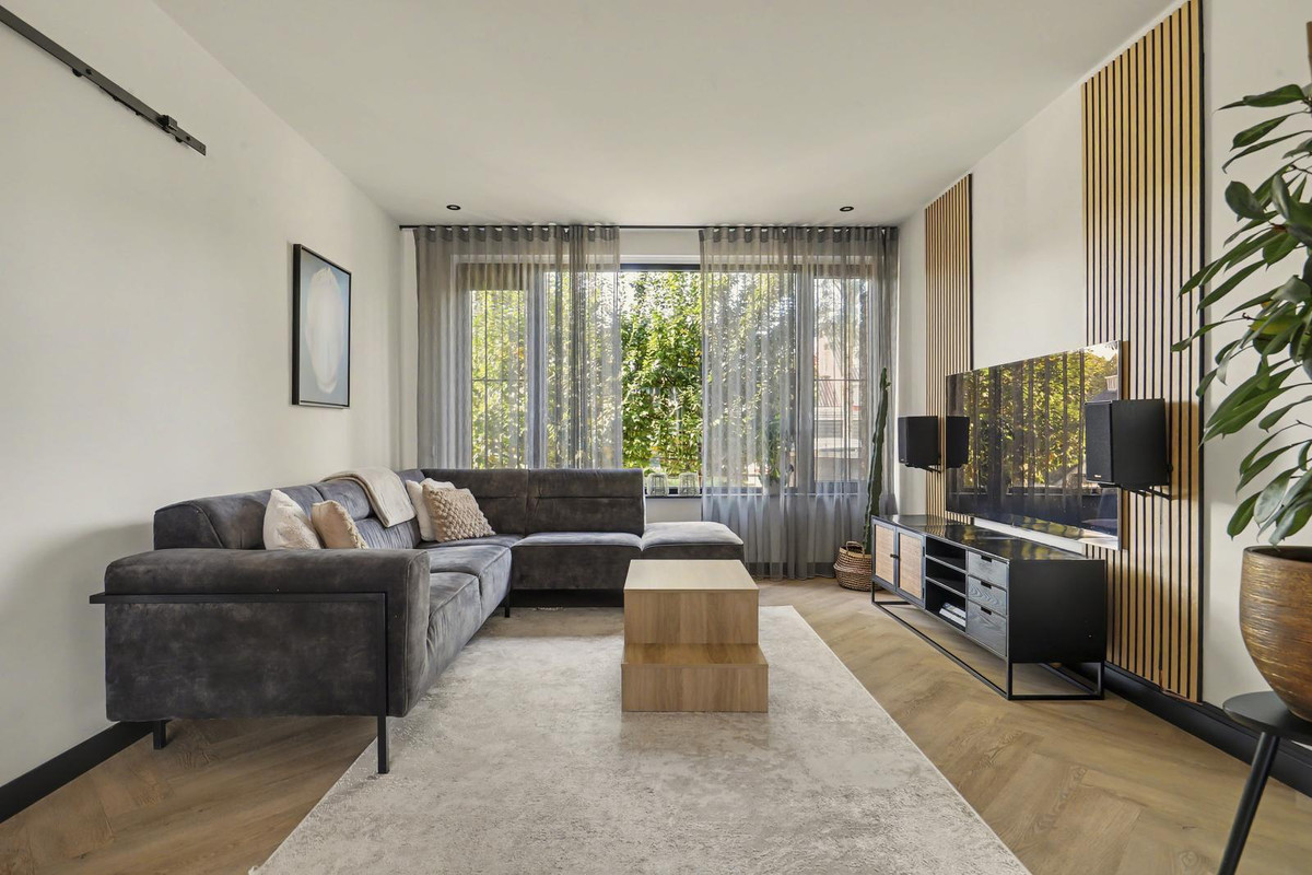 Tussenwoning te koop: Singel 11, Puttershoek