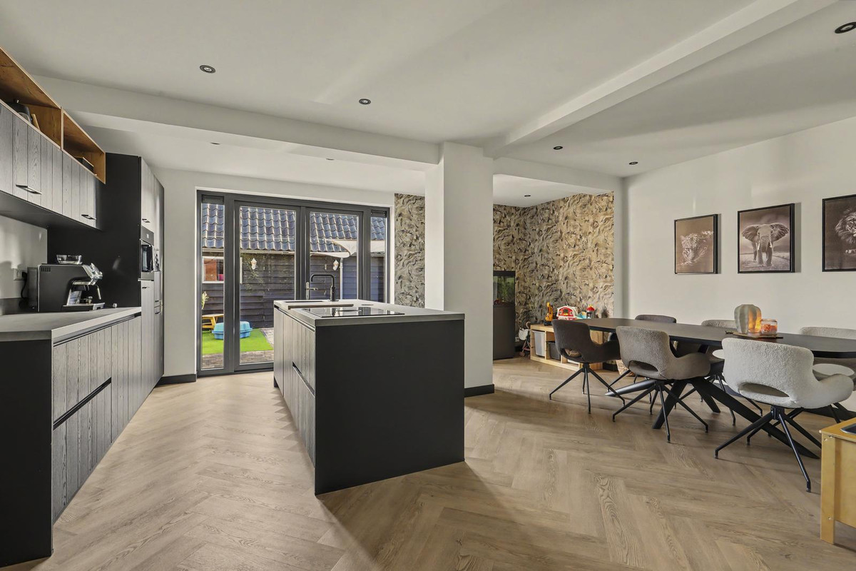 Tussenwoning te koop: Singel 11, Puttershoek