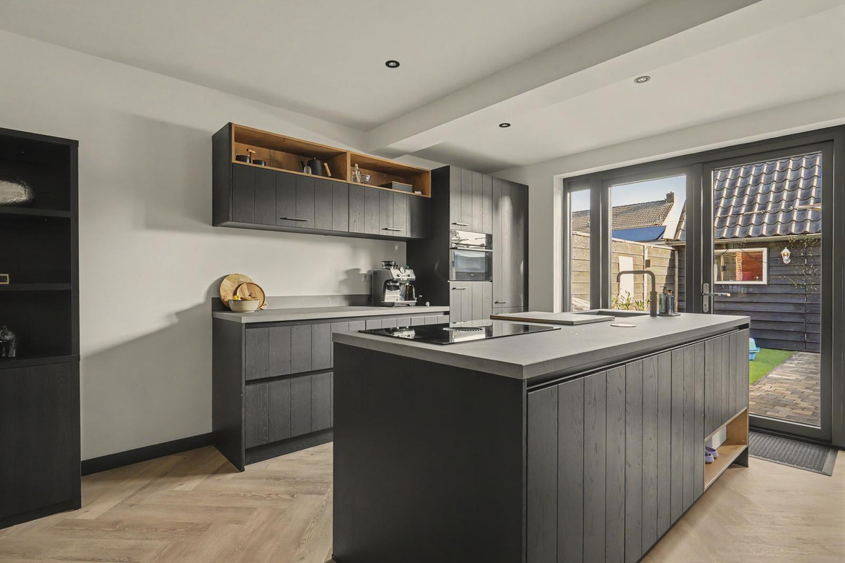 Tussenwoning te koop: Singel 11, Puttershoek
