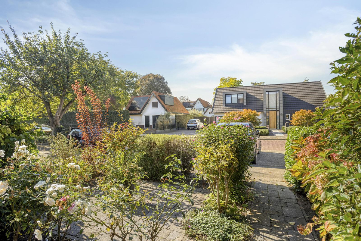 Tussenwoning te koop: Prinses Margrietlaan 12, Tiel