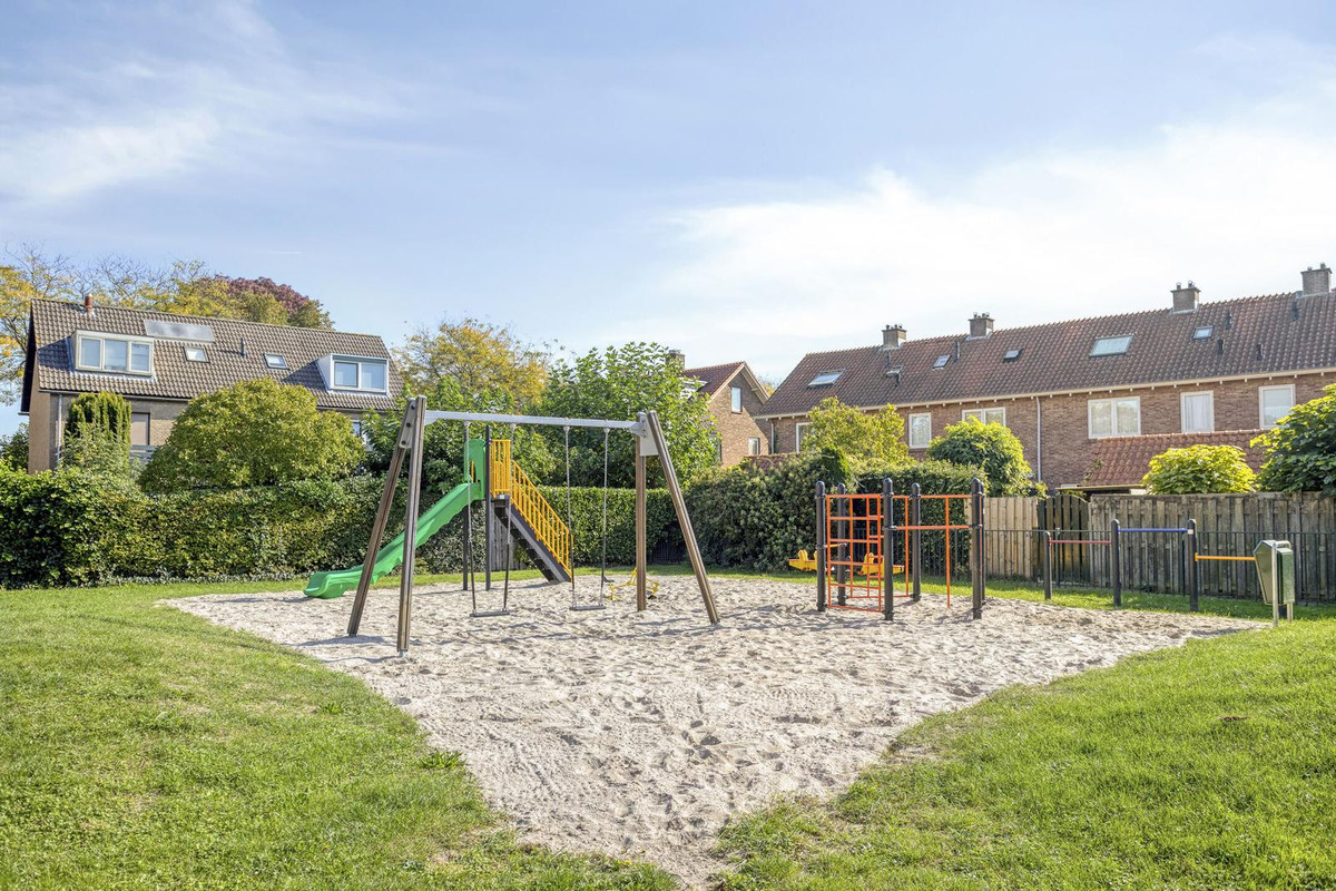 Tussenwoning te koop: Prinses Margrietlaan 12, Tiel