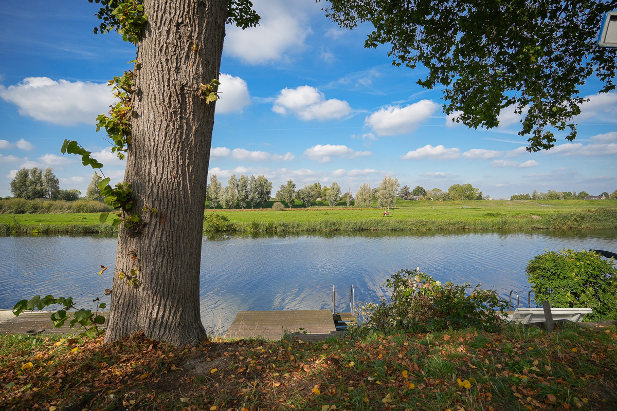 Hoekwoning te koop: Voorstraat 13, Heukelum