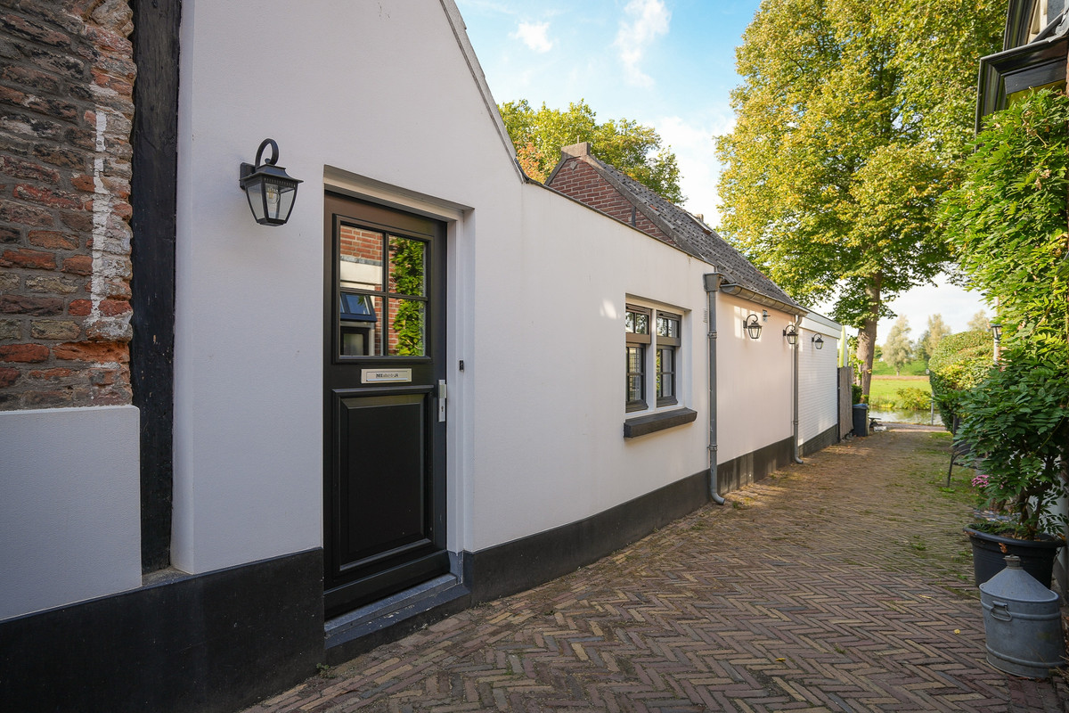 Hoekwoning te koop: Voorstraat 13, Heukelum