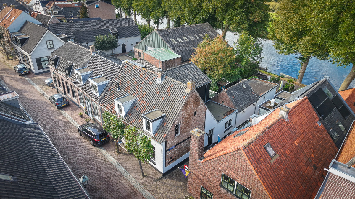 Hoekwoning te koop: Voorstraat 13, Heukelum