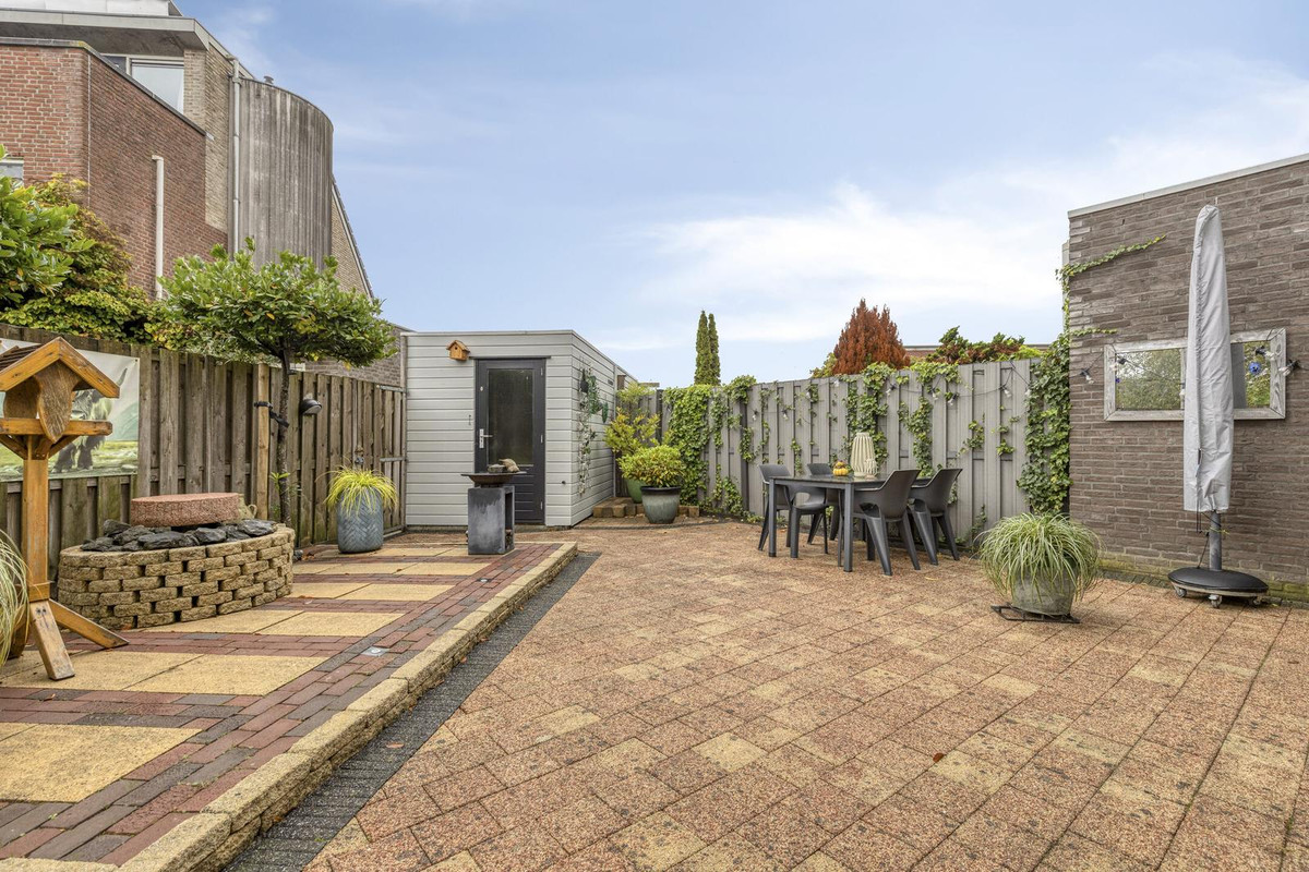 Hoekwoning te koop: Marga Klompésingel 192, Hoofddorp