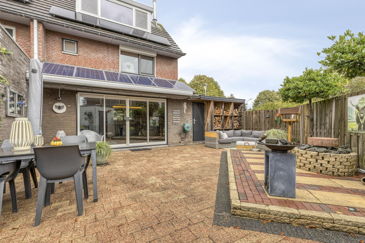 Hoekwoning te koop: Marga Klompésingel 192, Hoofddorp