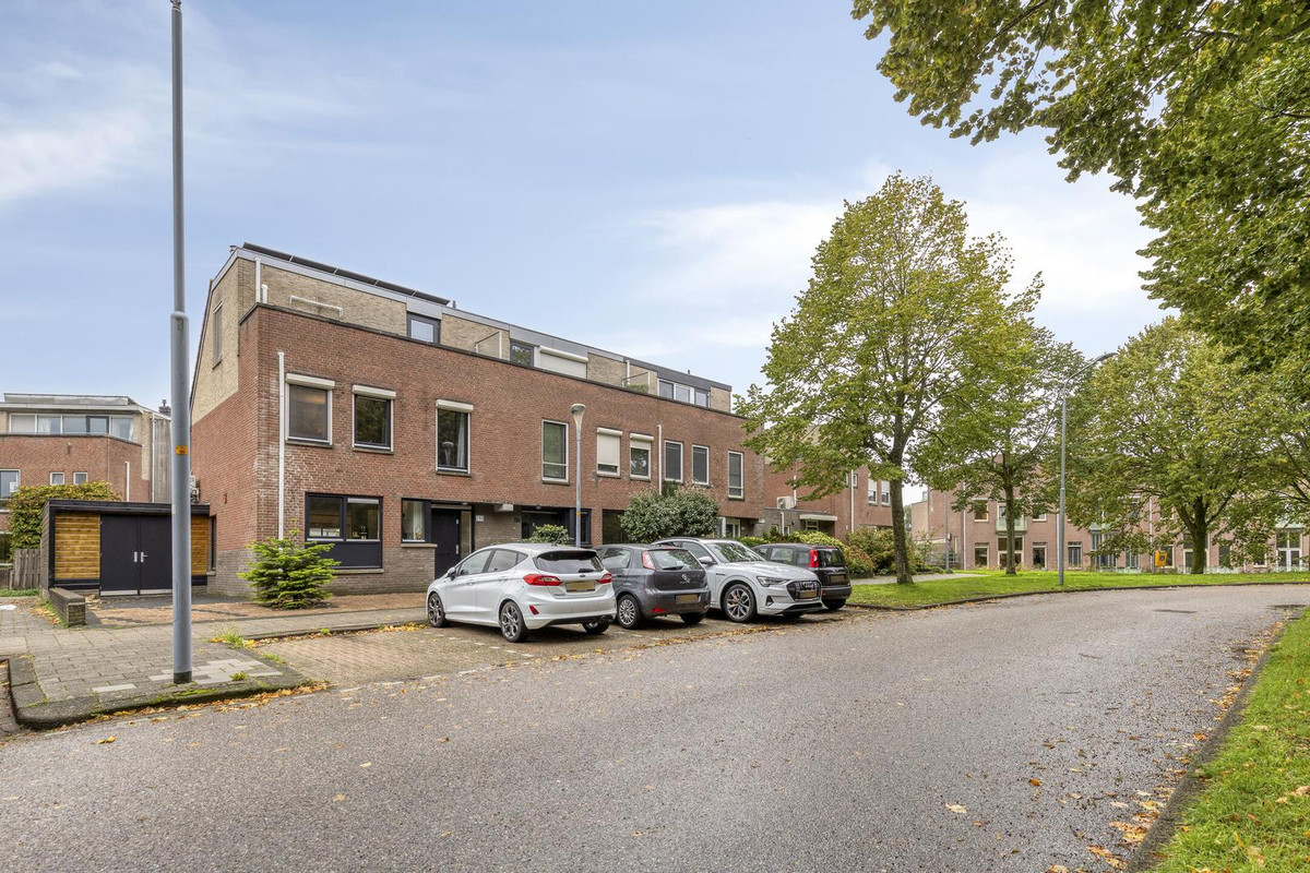 Hoekwoning te koop: Marga Klompésingel 192, Hoofddorp