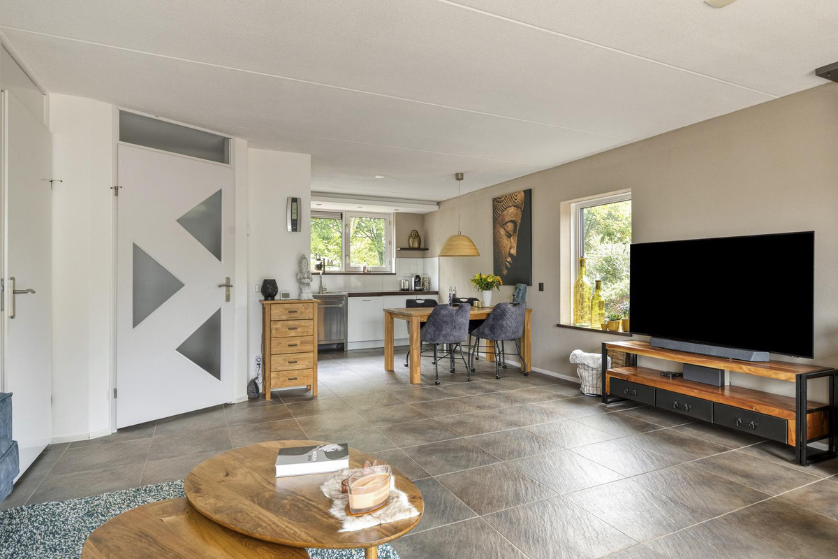 Hoekwoning te koop: Marga Klompésingel 192, Hoofddorp