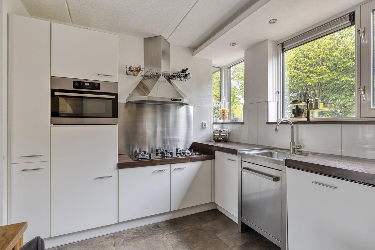 Hoekwoning te koop: Marga Klompésingel 192, Hoofddorp