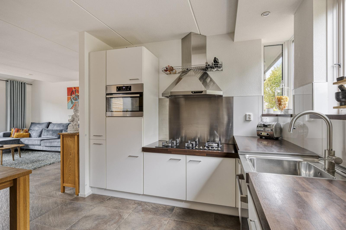 Hoekwoning te koop: Marga Klompésingel 192, Hoofddorp