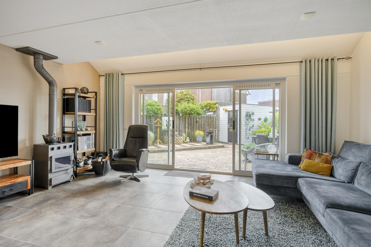 Hoekwoning te koop: Marga Klompésingel 192, Hoofddorp
