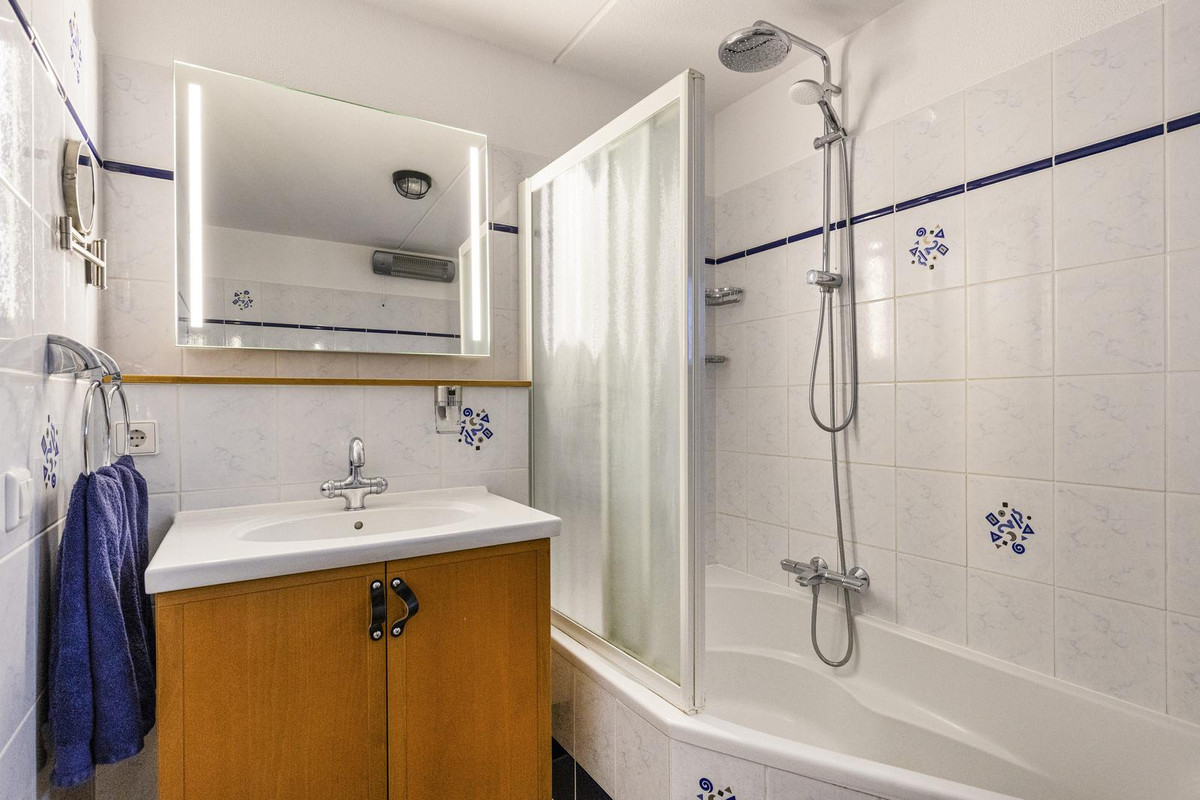 Hoekwoning te koop: Marga Klompésingel 192, Hoofddorp