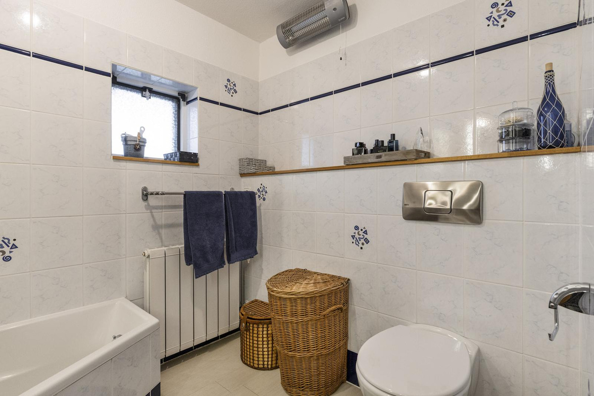 Hoekwoning te koop: Marga Klompésingel 192, Hoofddorp