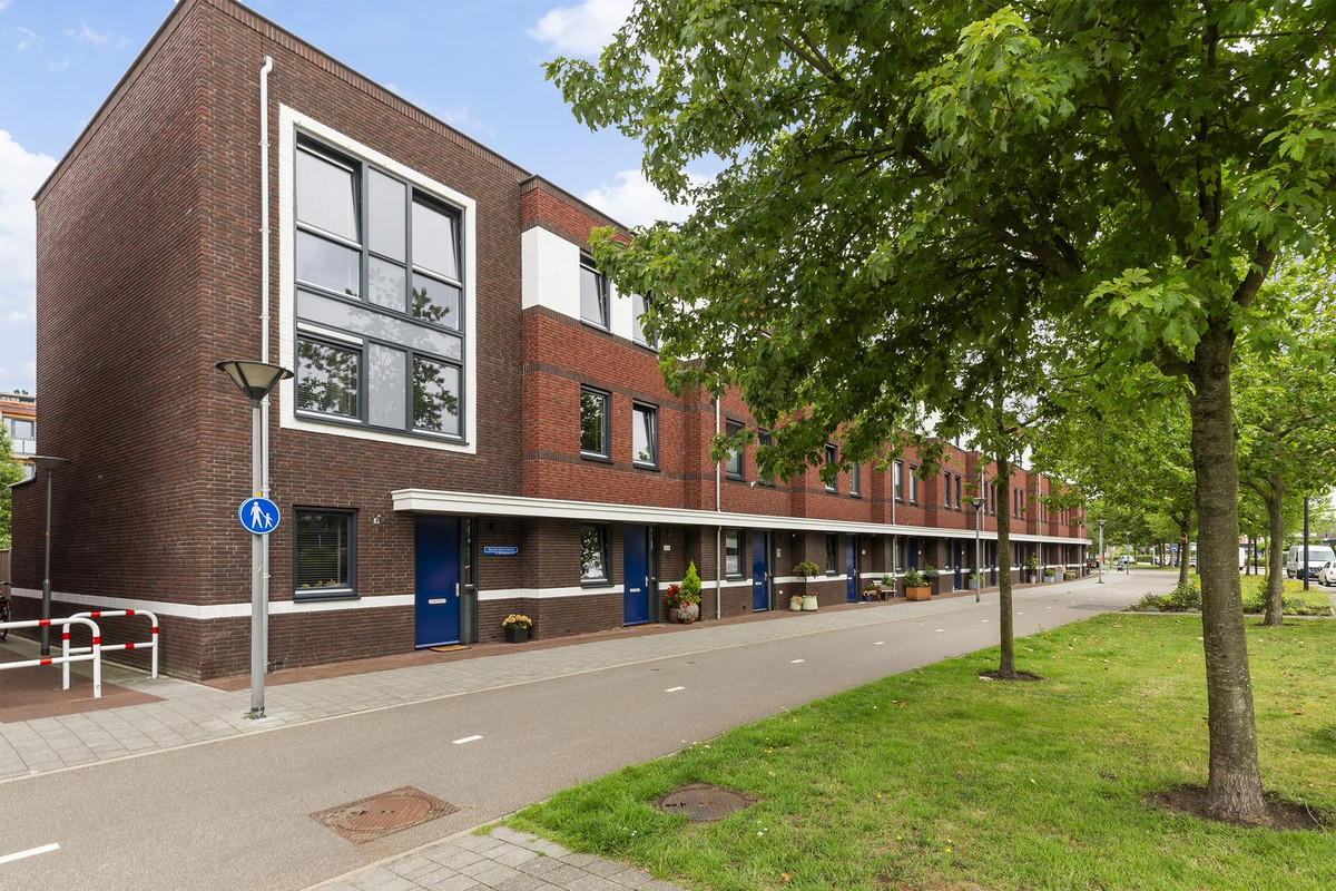 Hoekwoning te huur: Dr. Jan Schoutenlaan 330, Maassluis