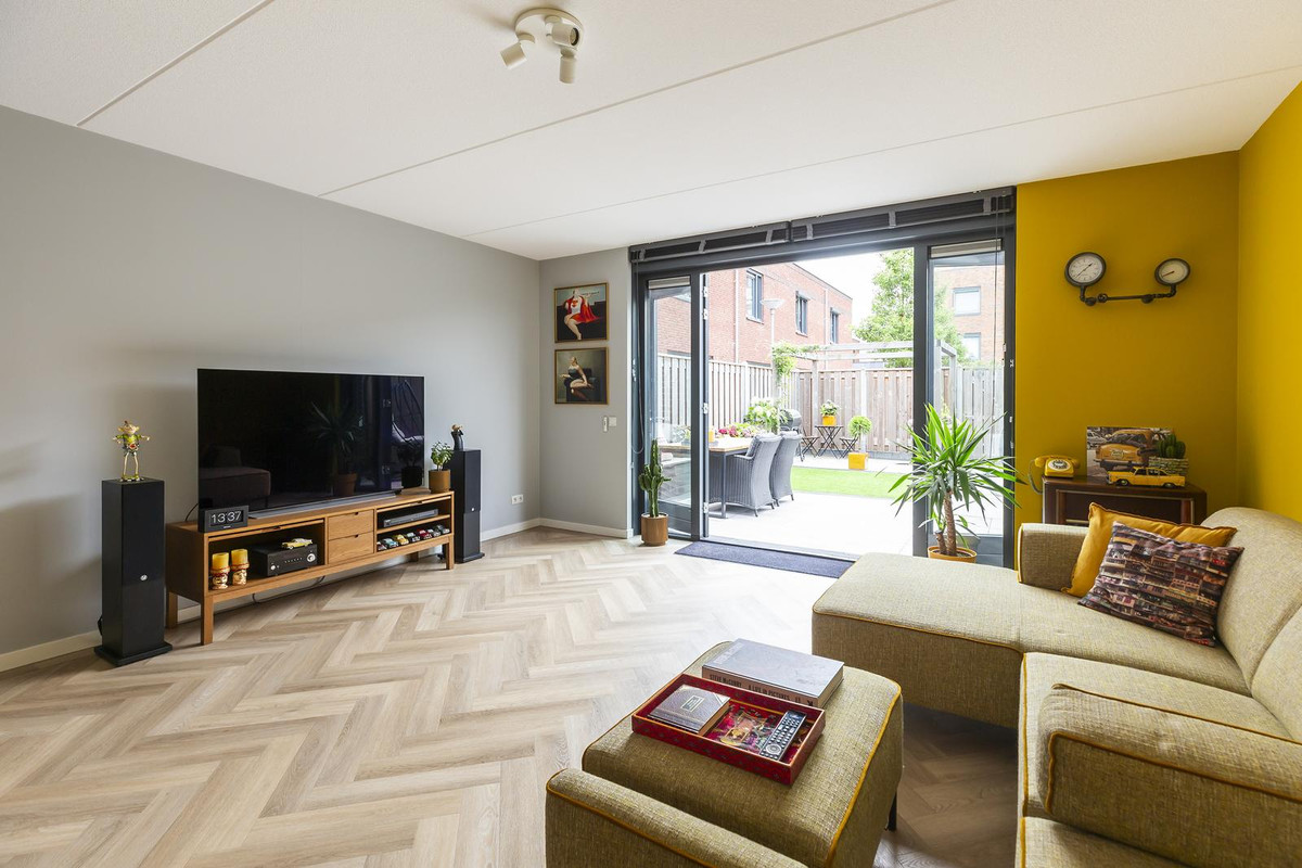 Hoekwoning te huur: Dr. Jan Schoutenlaan 330, Maassluis