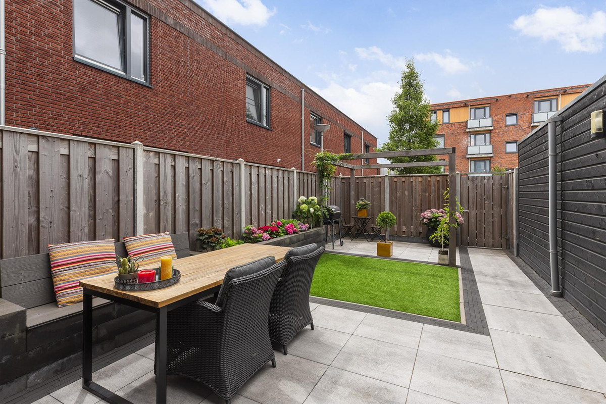 Hoekwoning te huur: Dr. Jan Schoutenlaan 330, Maassluis