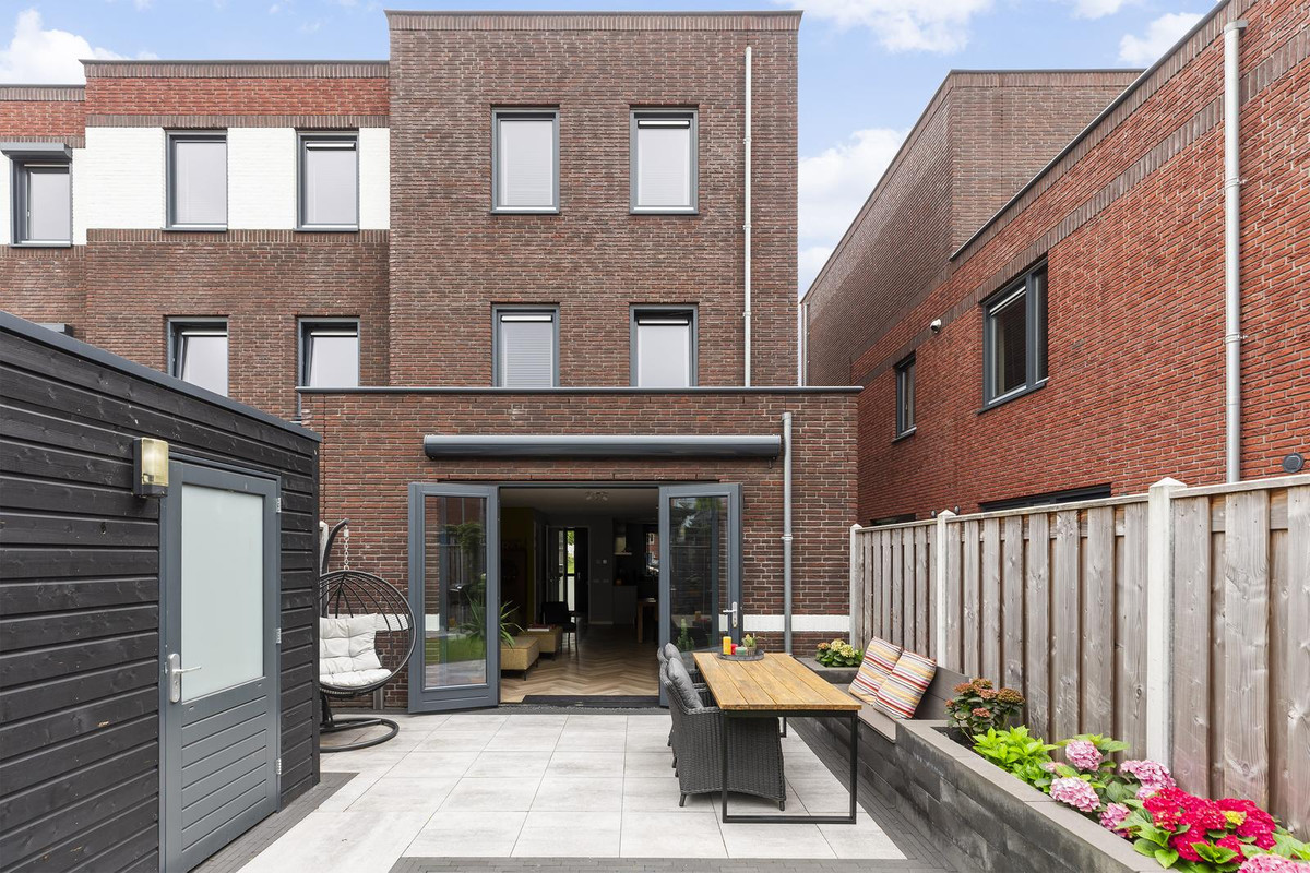 Hoekwoning te huur: Dr. Jan Schoutenlaan 330, Maassluis