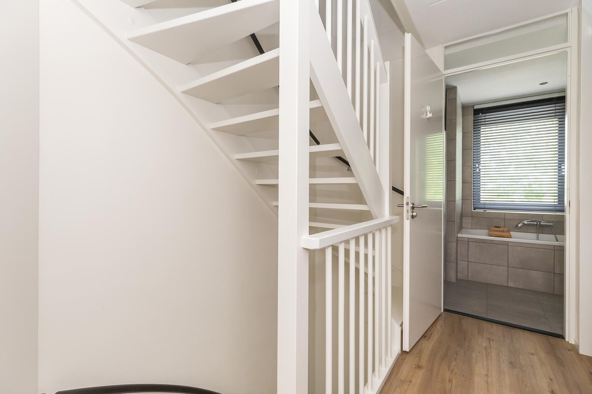 Hoekwoning te huur: Dr. Jan Schoutenlaan 330, Maassluis