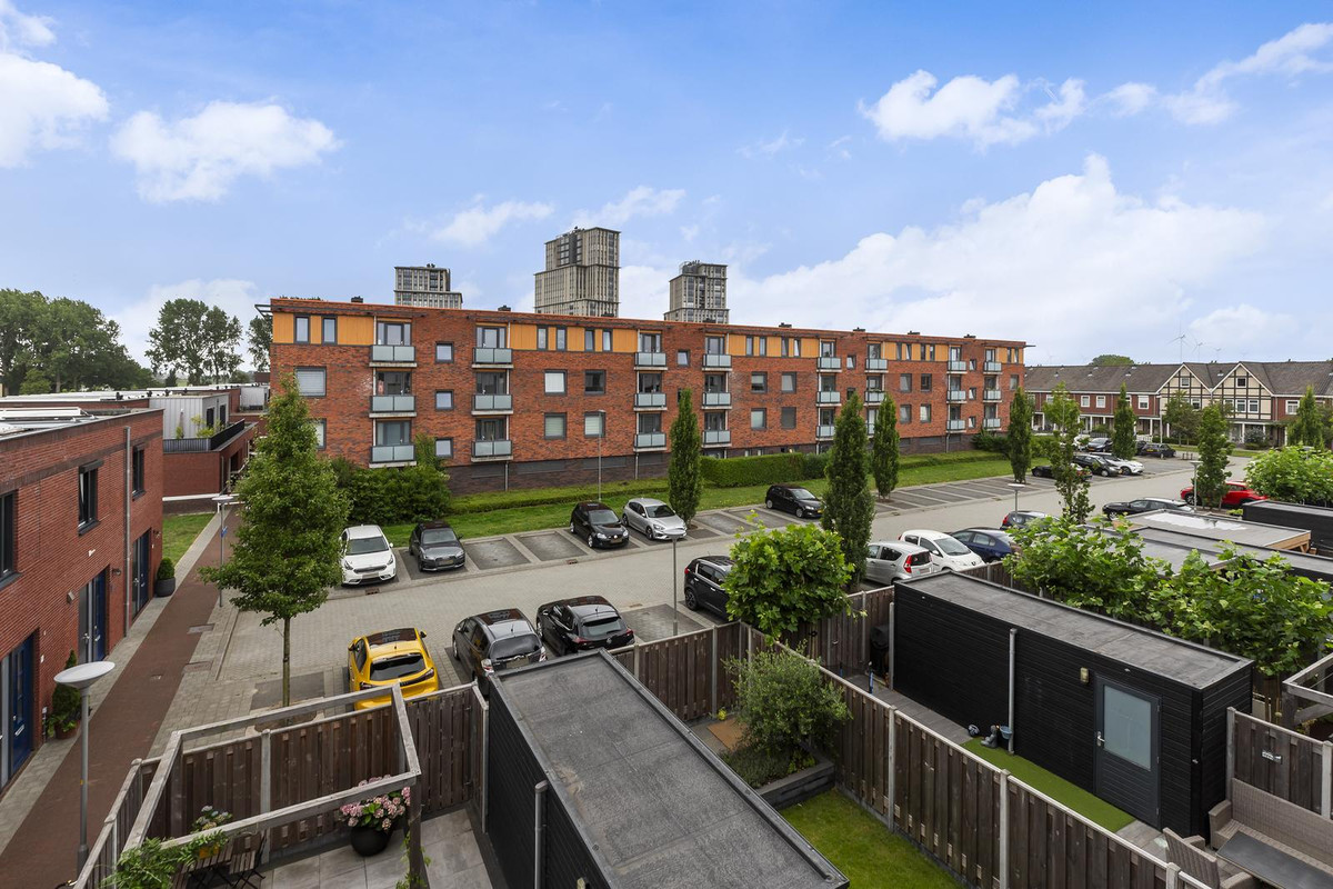 Hoekwoning te huur: Dr. Jan Schoutenlaan 330, Maassluis