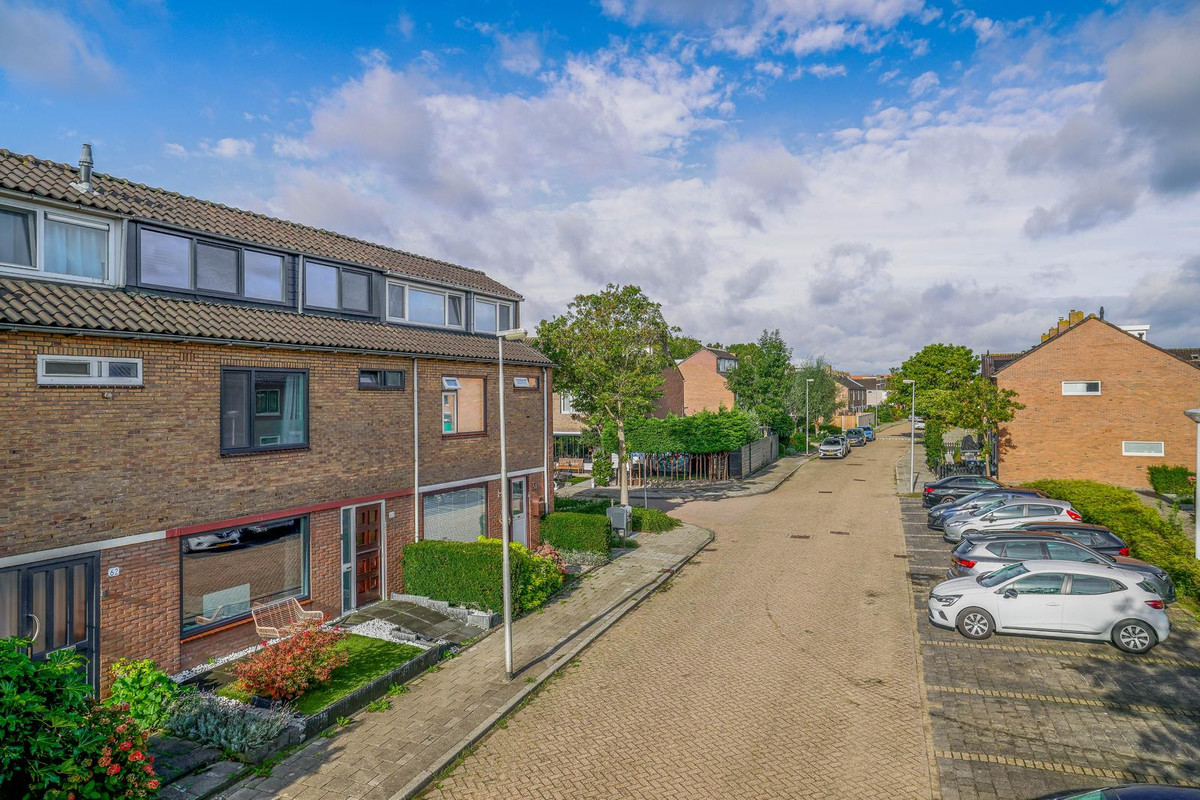 Tussenwoning te koop: De Zeeg 60, Barendrecht