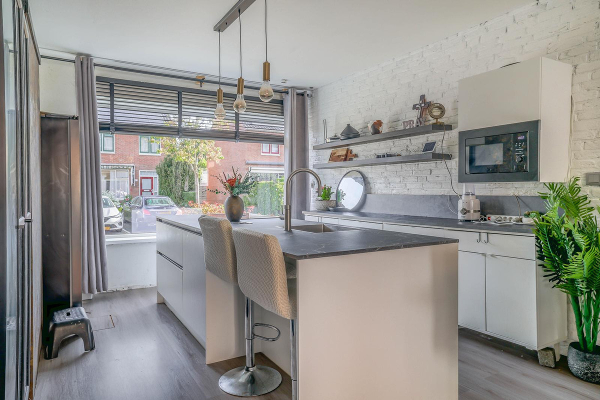 Tussenwoning te koop: De Zeeg 60, Barendrecht