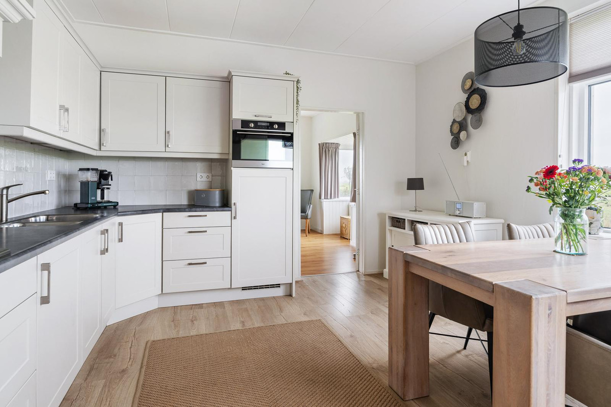 Vrijstaande woning te koop: Van Kleffenswei 1, Raard