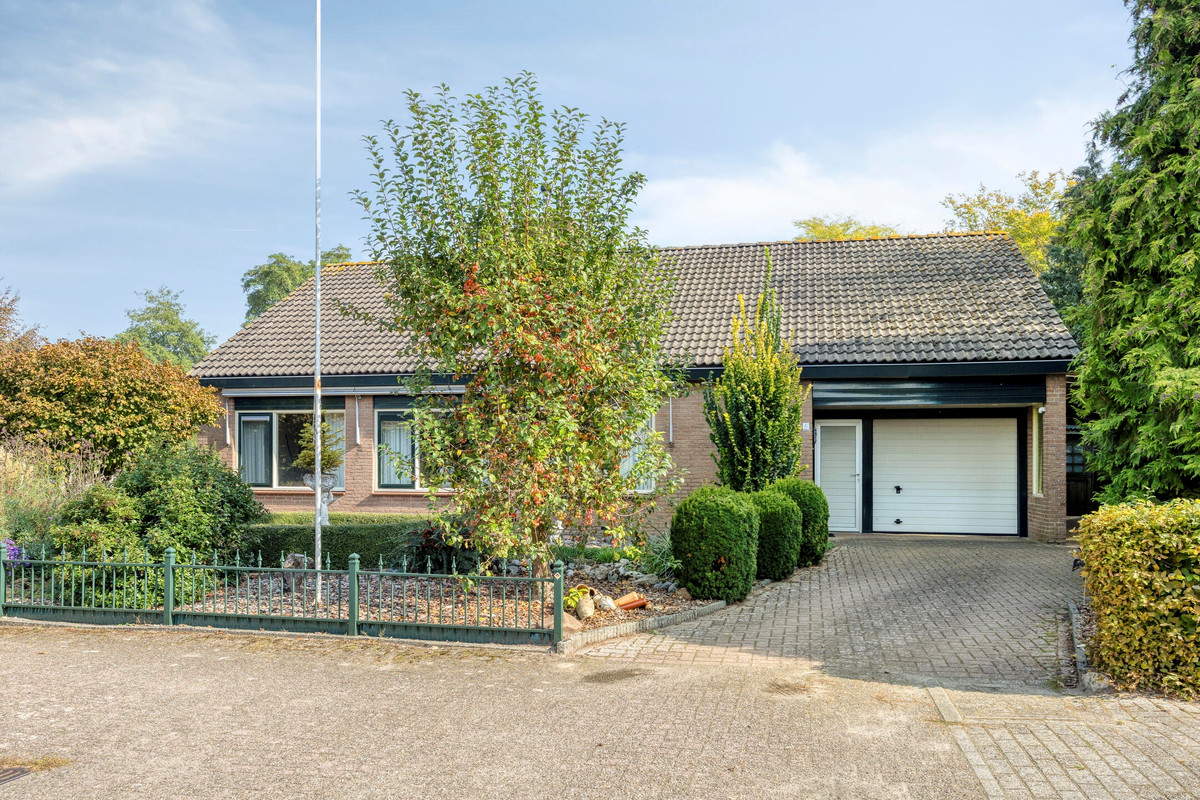 Vrijstaande woning te koop: Nachtegaallaan 6, Dodewaard