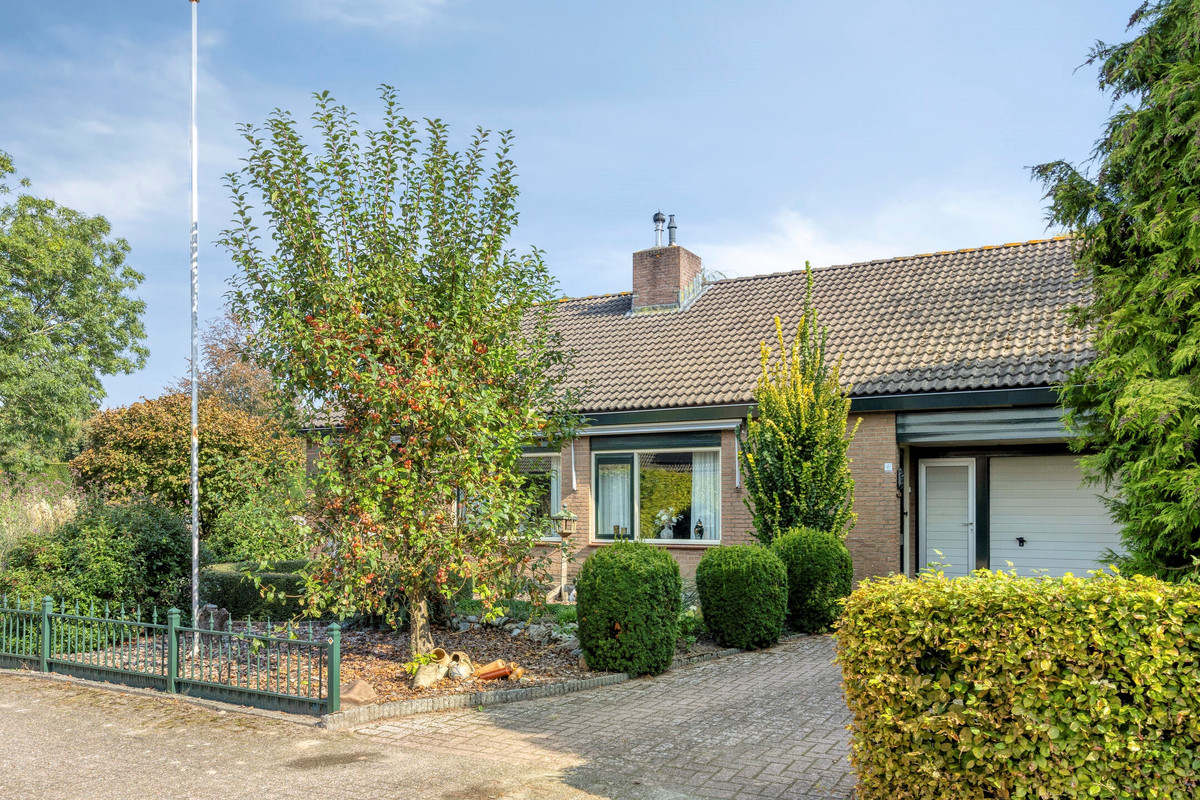 Vrijstaande woning te koop: Nachtegaallaan 6, Dodewaard