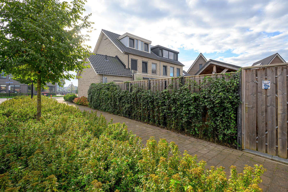 Twee-onder-één-kap te koop: Merelweg 35, Heerhugowaard